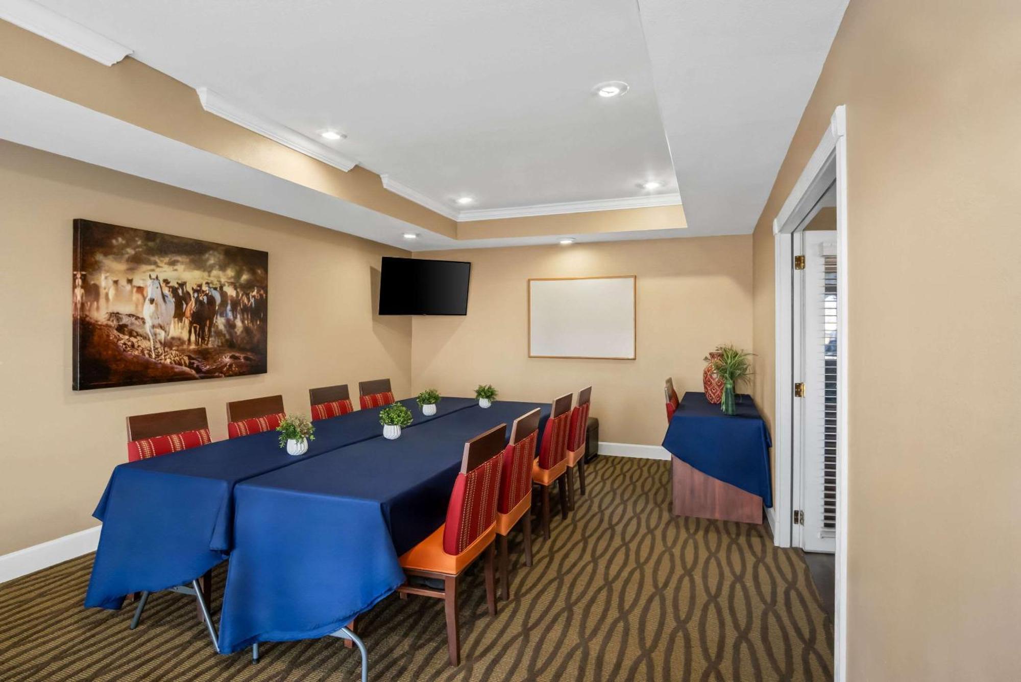 Quality Suites Irving-Las Colinas Экстерьер фото